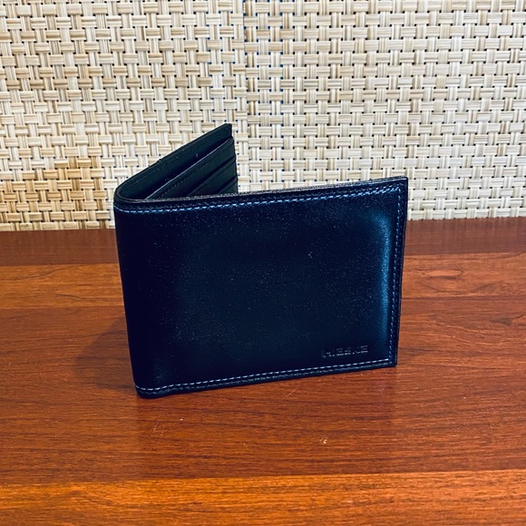 Hlaska Other - 🌟HP🌟NWOT Hlaska Black Italian Leather Bifold Wallet